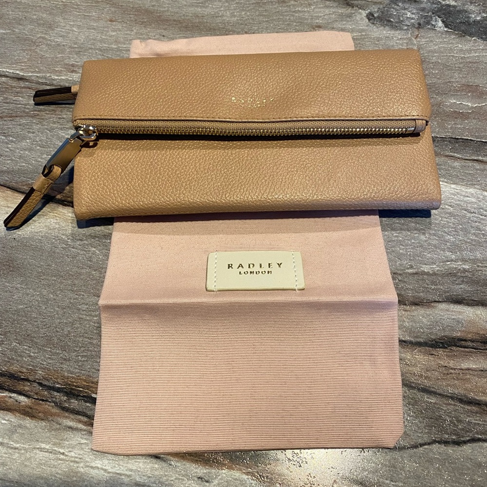 COLEMAN STREET
LARGE FLAPOVER MATINEE PURSE